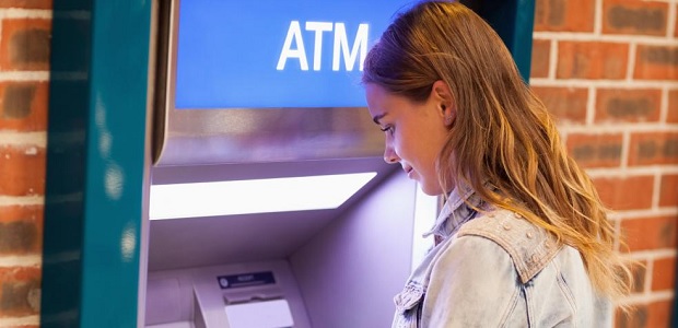 Crestere exponentiala a valorii depunerilor de numerar la ATM, care a ajuns sa reprezinte 52% din valoarea platilor prin card la comercianti